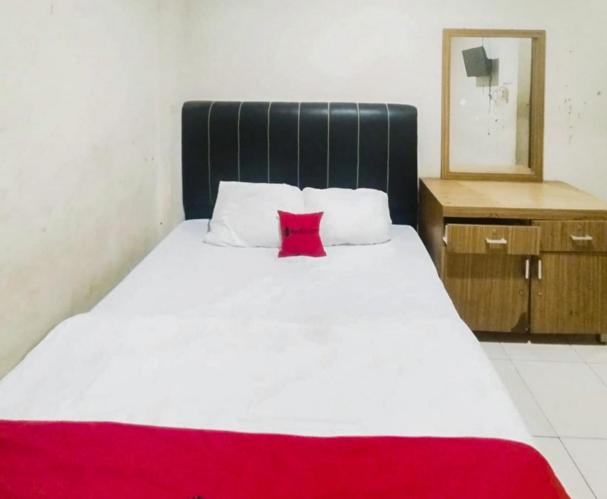 Reddoorz At Jalan Diponegoro Bandar Lampung Hotel Exterior foto
