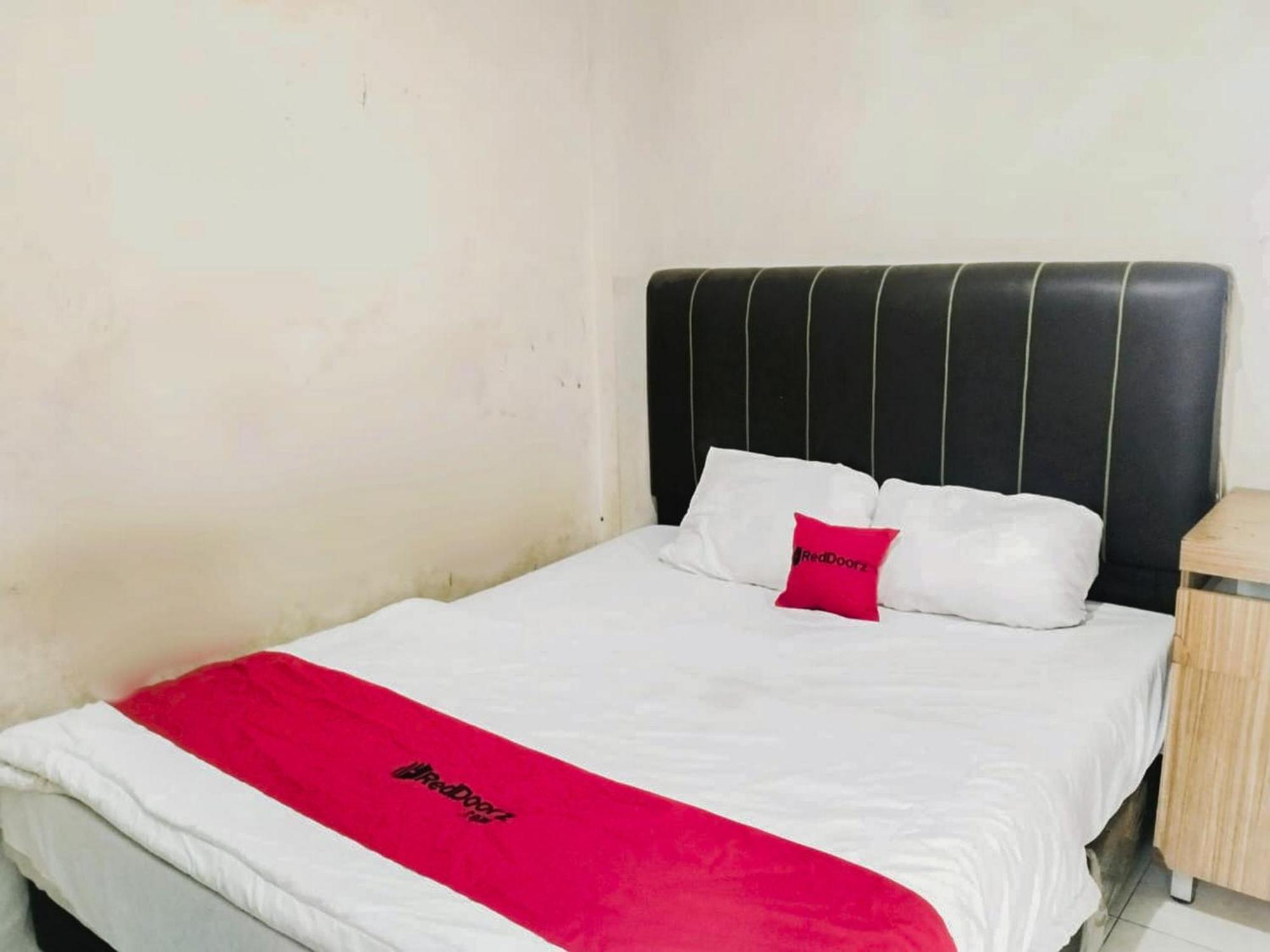 Reddoorz At Jalan Diponegoro Bandar Lampung Hotel Exterior foto